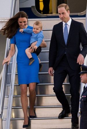 Kate Middleton Prince William and Prince George of Cambridge arriving in Canberra 2014.jpg